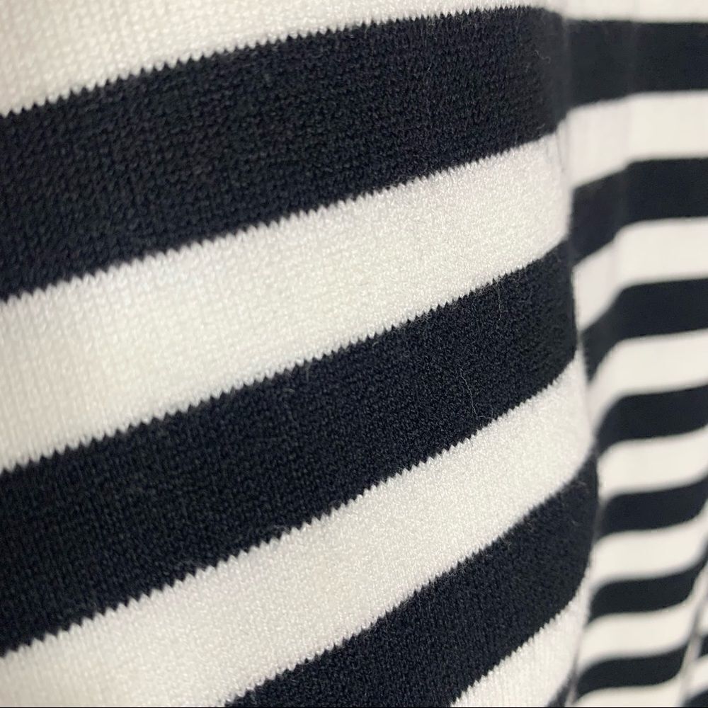 Torrid Black and white stripe sweater knit short sleeve shift dress - Picture 5 of 11